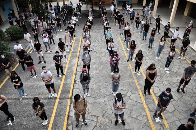 Οι μαθητές σε Γυμνάσια και Λύκεια επιστρέφουν το πρωί της Δευτέρας στα θρανία