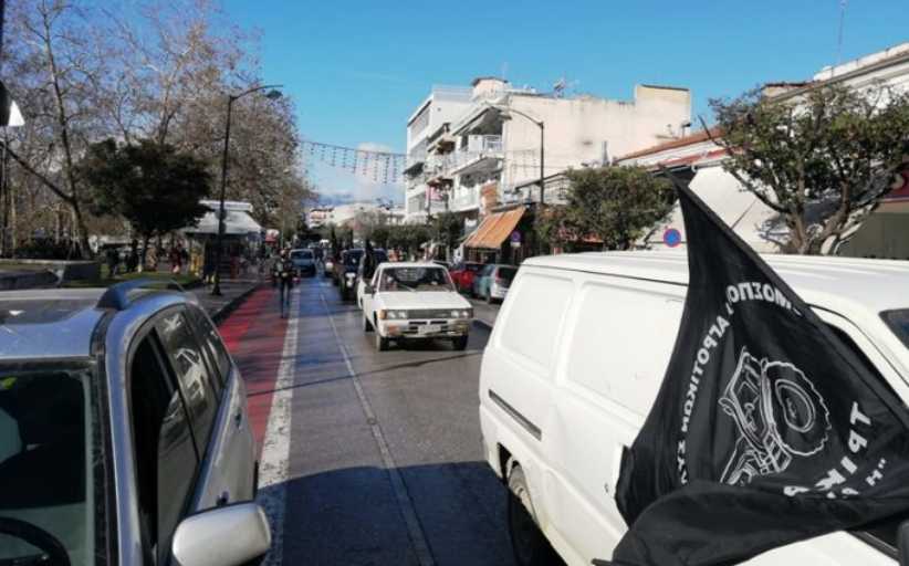 Τρίκαλα: Μηχανοκίνητη πορεία αγροτών στο κέντρο της πόλης