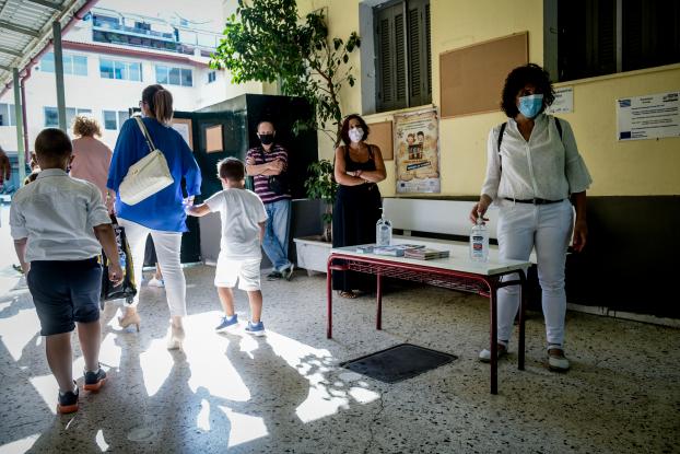 Δημοτικά-νηπιαγωγεία: Στα θρανία ξανά μετά από δύο μήνες