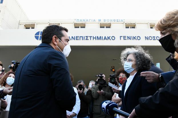Τσίπρας: Καθυστερήσεις και πρωτοφανής ανεπάρκεια στον εμβολιασμό