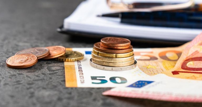 Εκτακτη οικονομική ενίσχυση 400 ευρώ σε αυτοαπασχολούμενους επιστήμονες