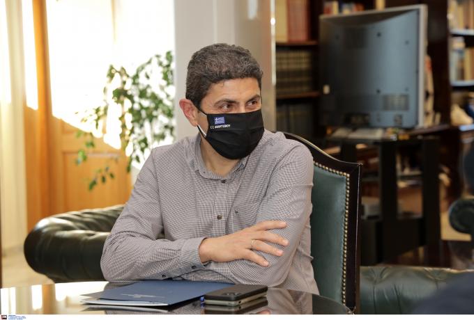 Έγγραφο σοκ: Ο Αυγενάκης «πετάει» δεκάδες σωματεία εκτός γηπέδων!