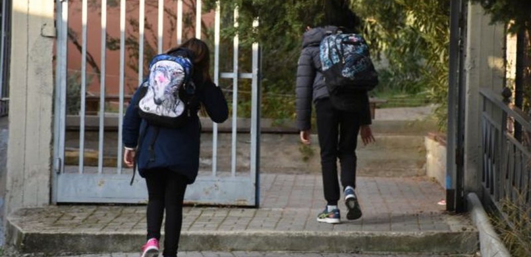 Εξαδάκτυλος: Αν υπάρξει ραγδαία αύξηση κρουσμάτων ίσως να κλείσουν τα σχολεία