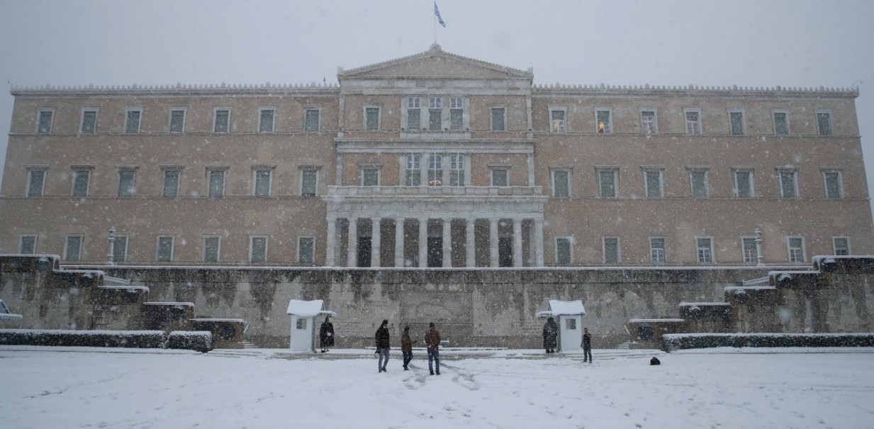 Καιρός: Διακοπές ρεύματος, χωρίς λεωφορεία, τρένα η Αττική
