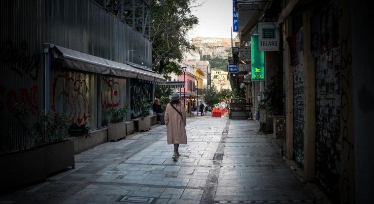 Lockdown στην Αττική: Τι αλλάζει από αύριο σε εκπαίδευση, λιανεμπόριο, μετακινήσεις