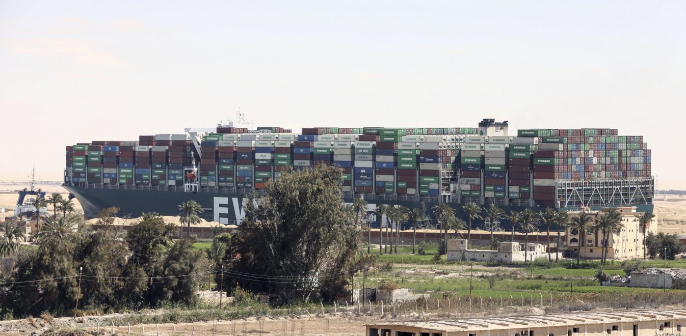Διώρυγα του Σουέζ: Ανατροπή στην προσπάθεια για αποκόλληση του Ever Given