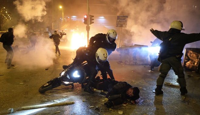 Νέα Σμύρνη: Συνελήφθη το άτομο που έριξε από το μηχανάκι τον αστυνομικό