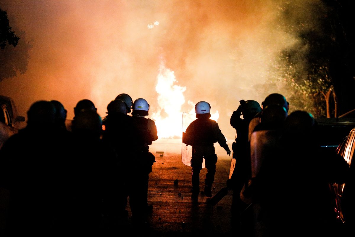Η βία είναι ίδια την Κυριακή, ίδια και την Τρίτη. Εμείς, θα μείνουμε ίδιοι;