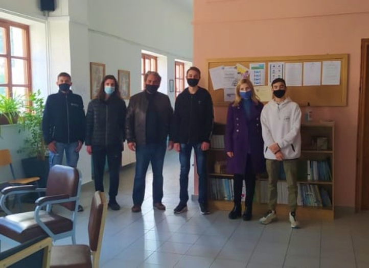 Απόδοση τιμής στους Ήρωες του 1821 από μαθητές του ΓΕΛ Καλαμπάκας