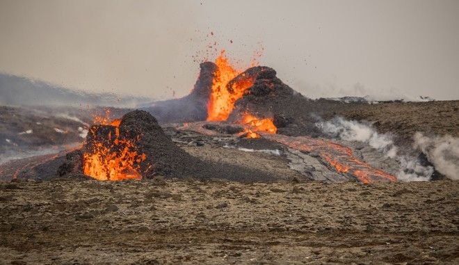 Τόνοι λάβας εκτοξεύονται από ηφαίστειο στην Ισλανδία