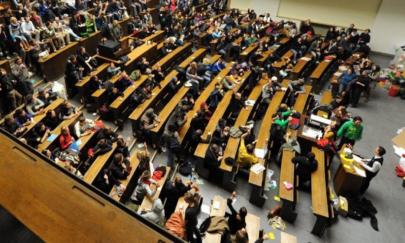 Τέλος οι μάσκες στα σχολεία και πανεπιστήμια