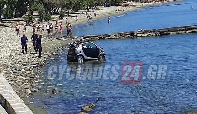 Τήνος: Βούτηξε με το αυτοκίνητο στη θάλασσα