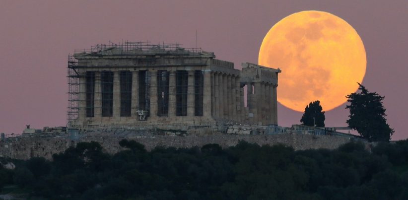 Φεγγάρι της Φράουλας: Απόψε η τελευταία υπερπανσέληνος του χρόνου