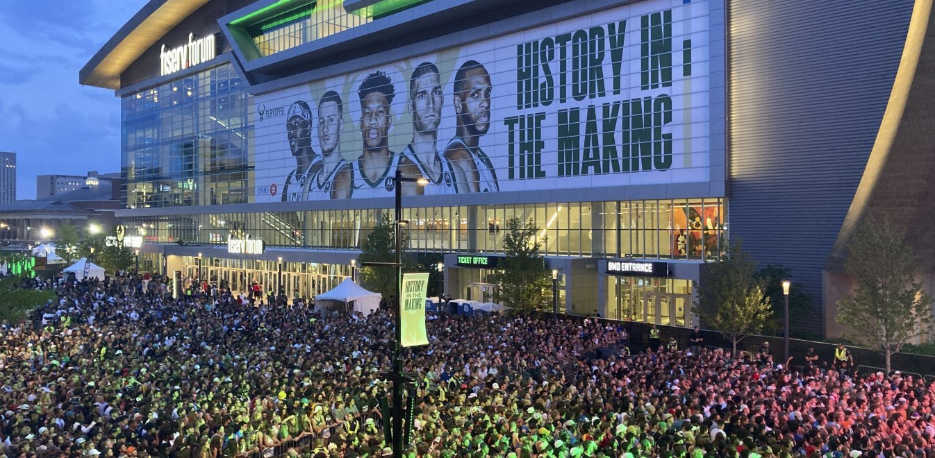 NBA - Αντετοκούνμπο: 65 χιλιάδες οπαδοί των Μπακς θα είναι έξω από το γήπεδο για τον μεγάλο τελικό