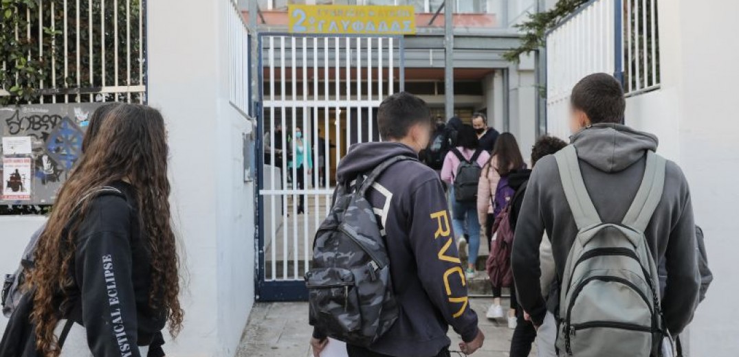 Με νέα υγειονομικά πρωτόκολλα ανοίγουν τα σχολεία - Αλλαγές και στα φροντιστήρια