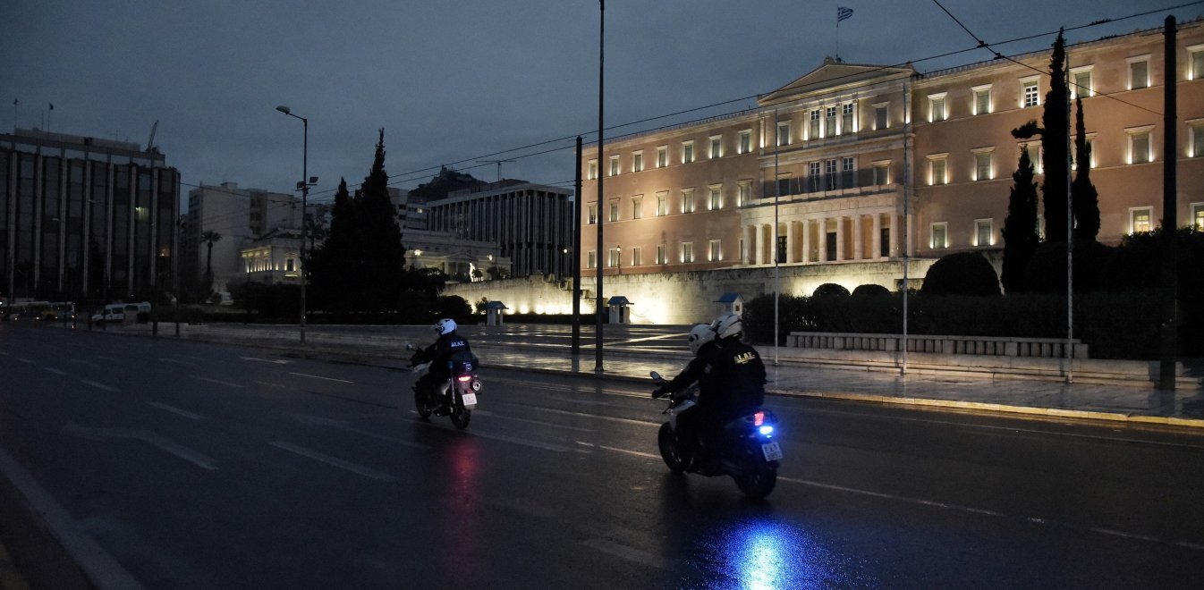 Κορονοϊός – Μαγιορκίνης: Στο τραπέζι κλείσιμο καταστημάτων και απαγόρευση κυκλοφορίας