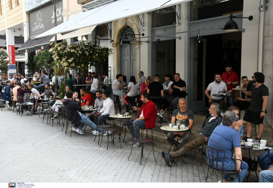 Νέα μέτρα και «μπλόκο» σε καφέ, μπαρ και κλειστούς χώρους