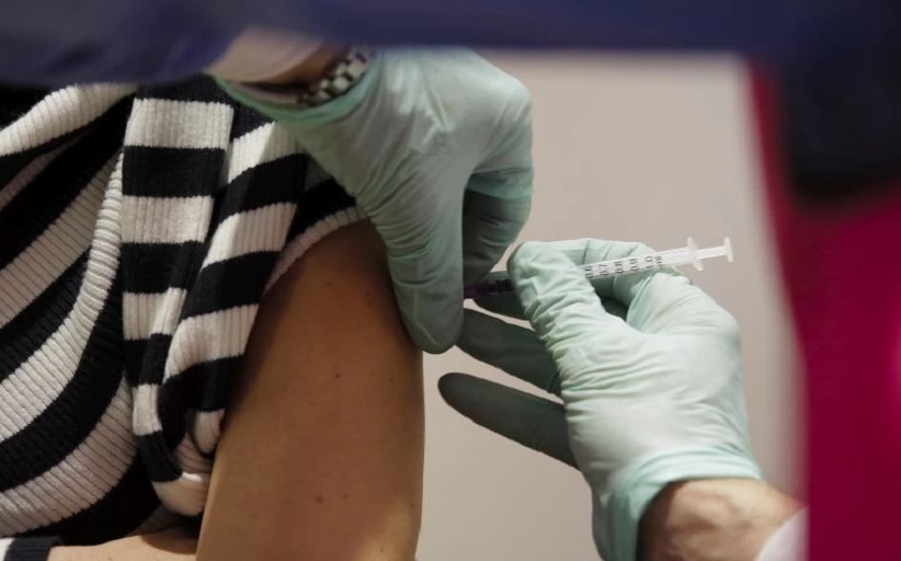 Εμβόλια: Ανοίγει η πλατφόρμα για την τρίτη δόση