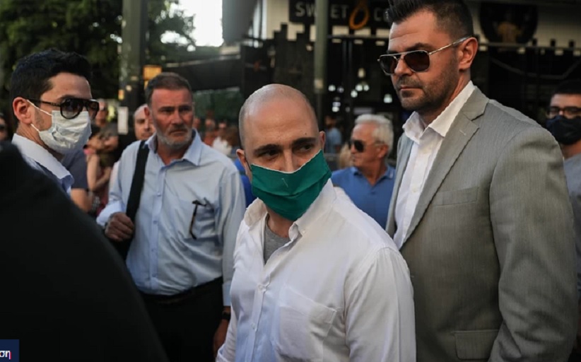 Σάλος με Μπογδάνο και το δημοσίευμα με λίστα ονομάτων από νήπια μεταναστών