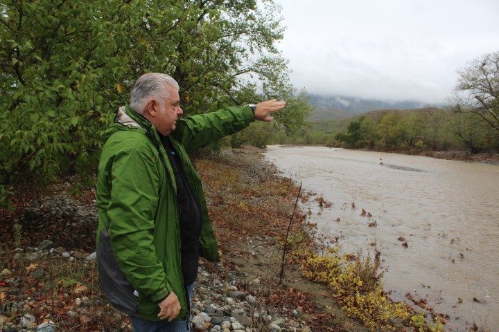 Ο Γιάννης Μπουτίνας  στα ποτάμια και στα ρέματα λόγω της κακοκαιρίας