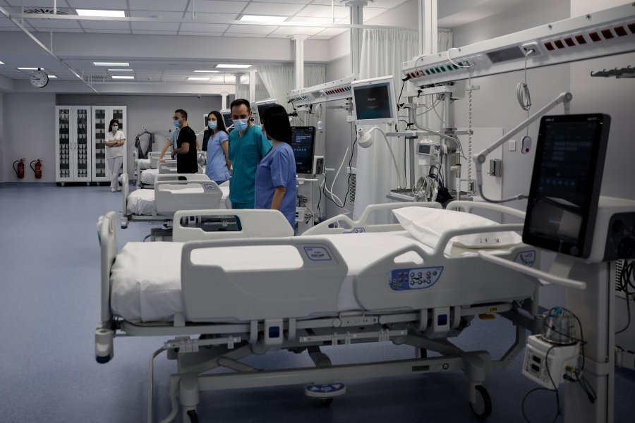 Με βαριά πνευμονία 14χρονη με κορονοϊό -  Δεν την άφηναν οι αρνητές γονείς της να νοσηλευτεί