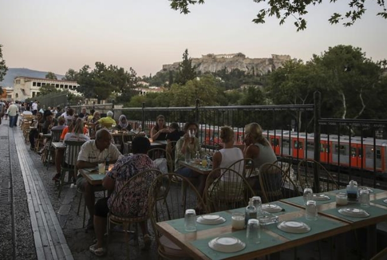 Αντιδράσεις σε λιανεμπόριο και εστίαση - Δεν θα υπάρξουν νέα επιδόματα