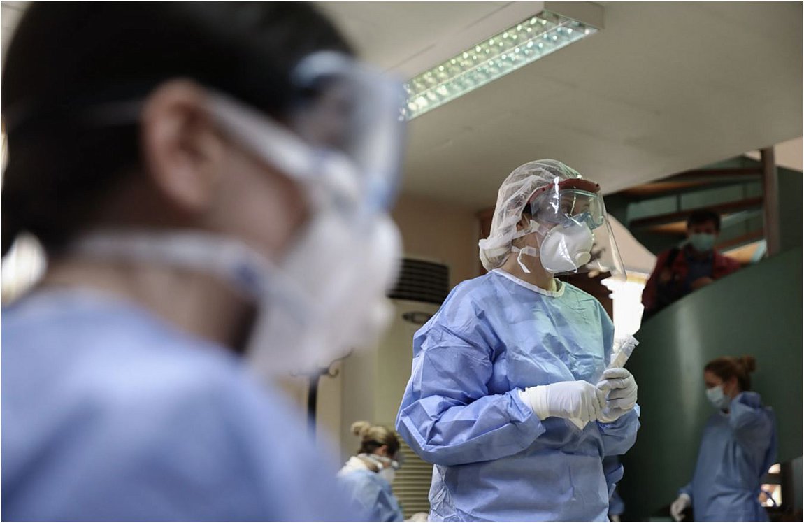 Κορωνοϊός: 7.317 κρούσματα, 63 θάνατοι και 556 διασωληνωμένοι