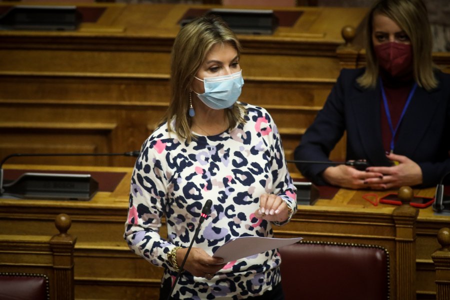Μακρή: «Πιθανή αφαίρεση γονικής μέριμνας και ποινική τιμωρία για αρνητές γονείς»