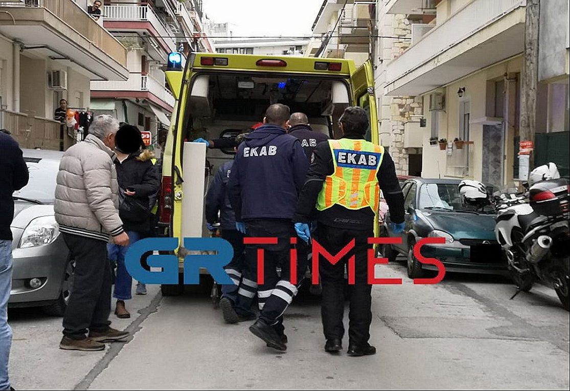 Γυναίκα νεαρής ηλικίας έπεσε από το μπαλκόνι διαμερίσματος