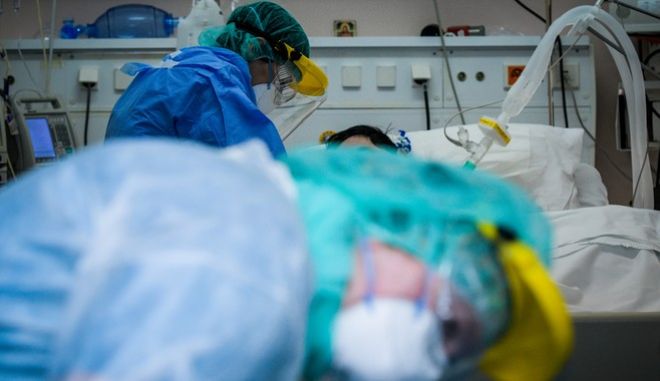 Τι συμβαίνει με όσους εμβολιασμένους νοσούν βαριά ή πεθαίνουν