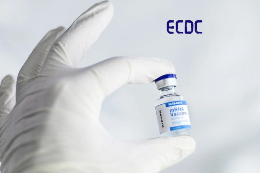 Η νέα σύσταση από το ECDC για την αναμνηστική δόση