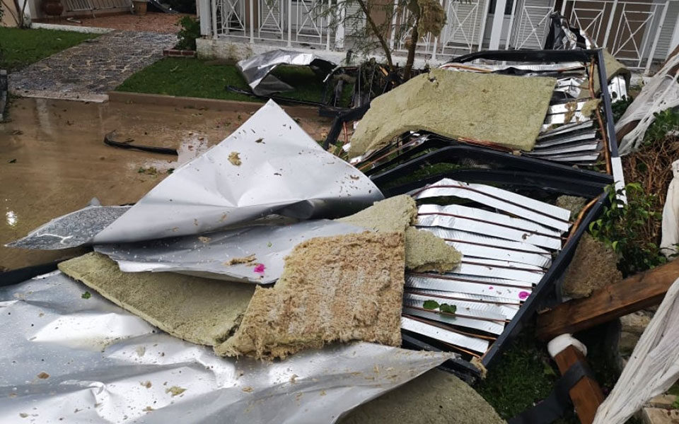 Ανεμοστρόβιλος στη Ζάκυνθο - Άνοιξαν οι ουρανοί στην Αχαϊα