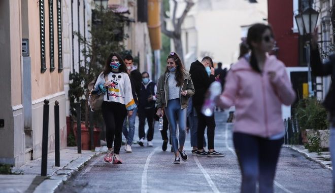 Νέα μέτρα για ανεμβολίαστους: Εξετάζονται lockdown και υποχρεωτικότητα