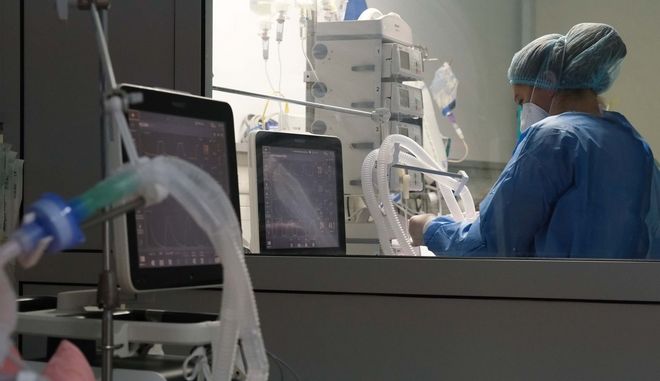 Κορονοϊός: 6.393 νέα κρούσματα - 43 νεκροί και 459 διασωληνωμένοι
