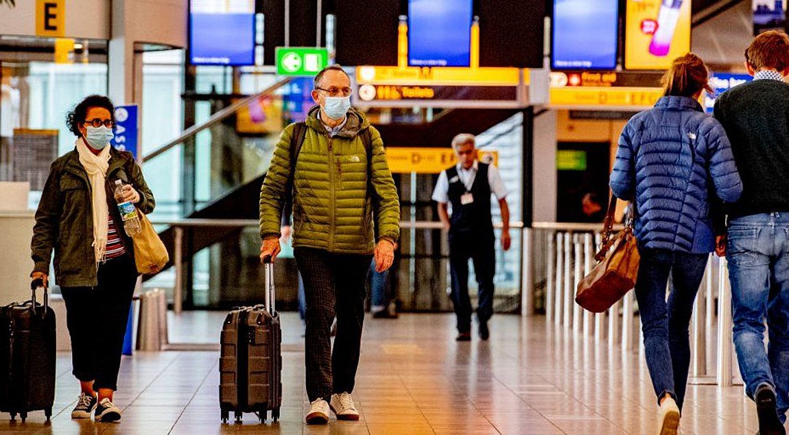 ΠΟΥ: Αυστηρή σύσταση στους άνω των 60 - «Μην ταξιδεύετε»
