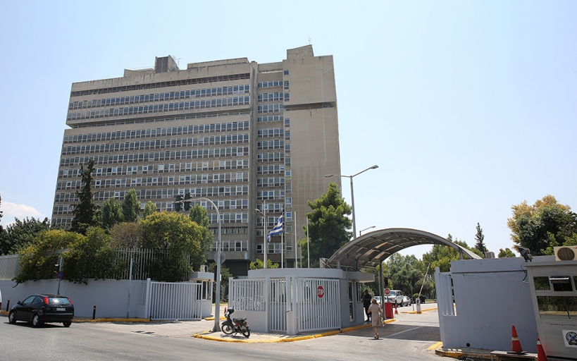 Η κυβέρνηση δεν διαψεύδει παρακολουθήσεις πολιτών από ΕΥΠ