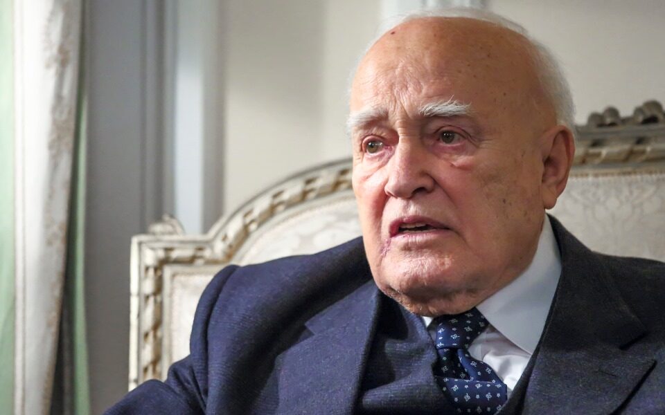 Πέθανε ο Κάρολος Παπούλιας