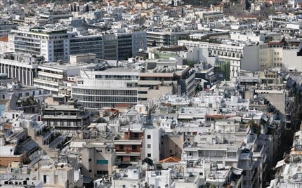«Έμφραγμα» σε συμβολαιογραφεία και εφορίες