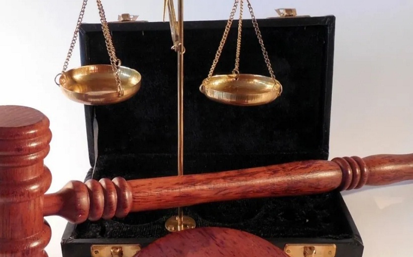 Εισαγγελέας για αρνητή δικηγόρο: «Εξαιρετικά επικίνδυνη» η συμπεριφορά του