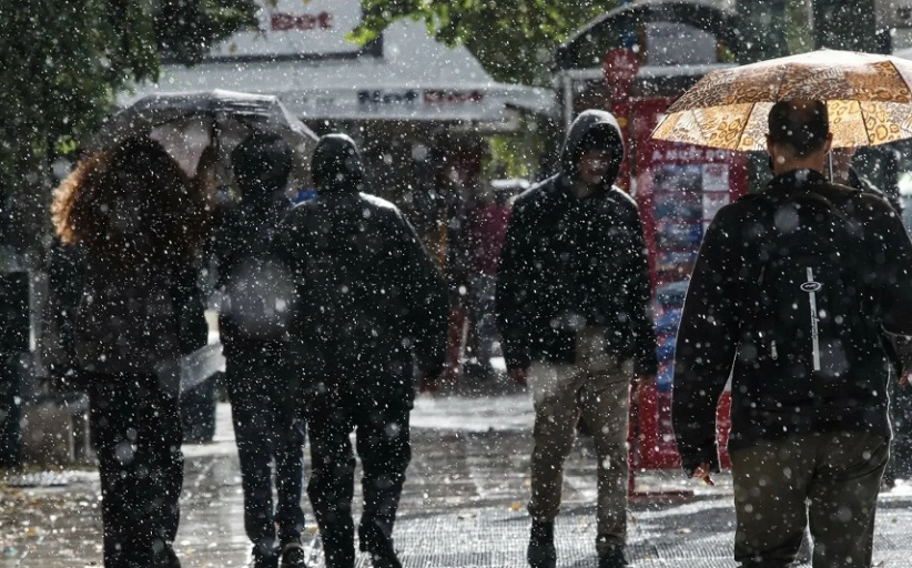 Καιρός: Τοπικές βροχές την Πέμπτη σε ανατολικά και νότια, xιόνια στα ορεινά