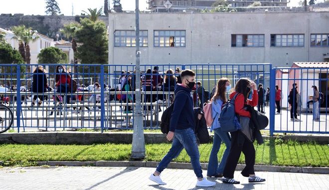 Σχολεία: Αναστέλλονται όλες οι σχολικές εκδρομές, εντός και εκτός Ελλάδας