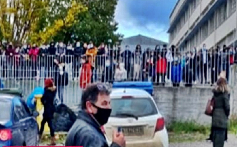 Χειροπέδες σε γυμνασιάρχη από ανεγκέφαλους...