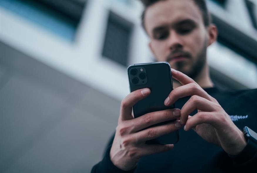 Εκπαίδευση σε apps και social media: 400 ευρώ επιδότηση για κάθε εργαζόμενο