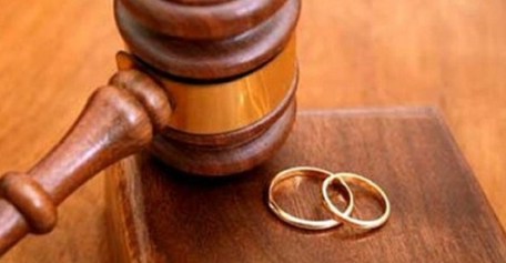 Σέρρες: Αρνήτρια απειλεί με διαζύγιο τον σύζυγό της...