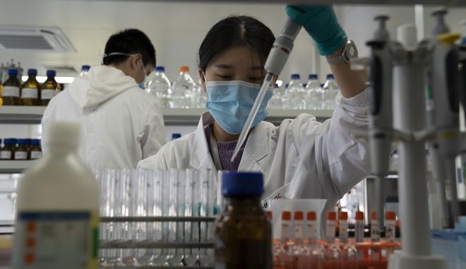 Μετάλλαξη Όμικρον: Νέα μελέτη για την προέλευσή της