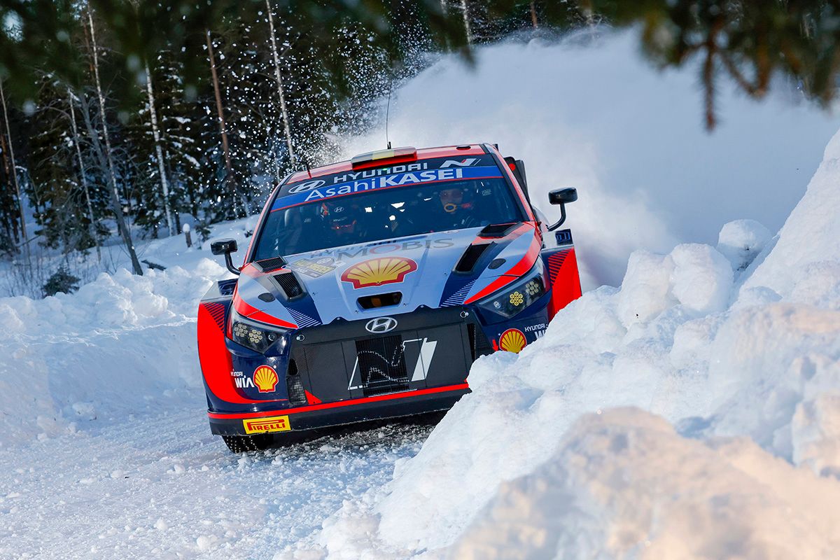 WRC: Ο Νεβίλ ηγείται της τετραπλής μάχης κορυφής στη Σουηδία