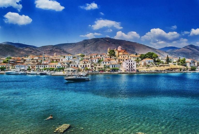 Γαλαξίδι: Η καλοκαιρινή πόλη που τους χειμερινούς μήνες μετατρέπεται σε ένα τεράστιο μουσείο