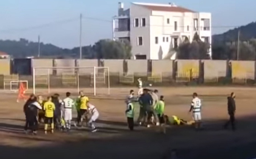 Άγριος ξυλοδαρμός ποδοσφαιριστών...