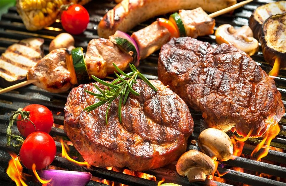 Τσικνοπέμπτη, γιορτή της παράδοσης με κατανάλωση κρέατος και διασκέδαση