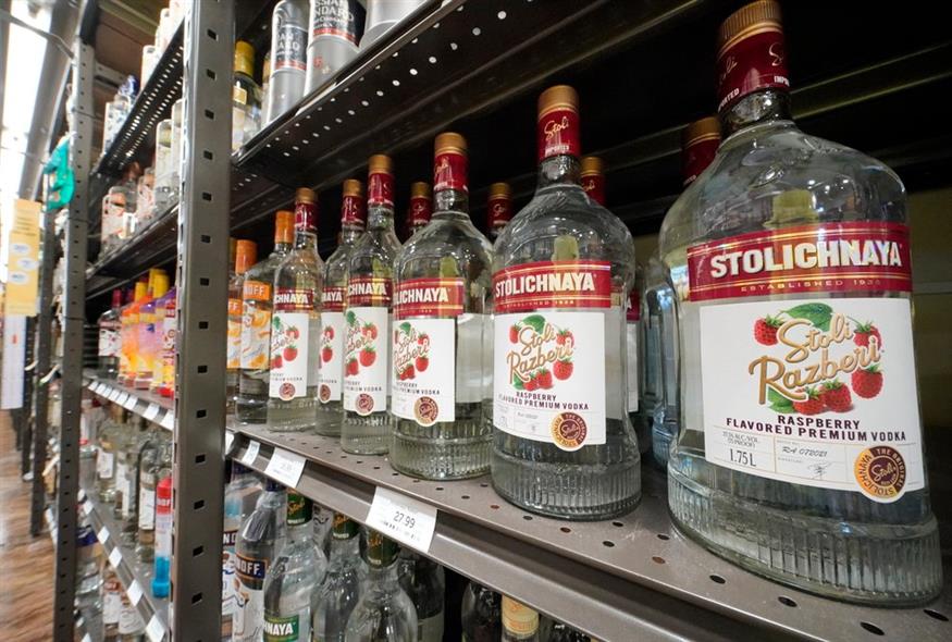Πόλεμος στην Ουκρανία: Η διάσημη βότκα Stolichnaya αλλάζει όνομα